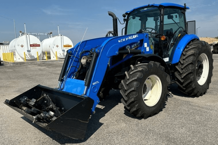 2019 New Holland PowerStar 100 MFWD tractor - Side view