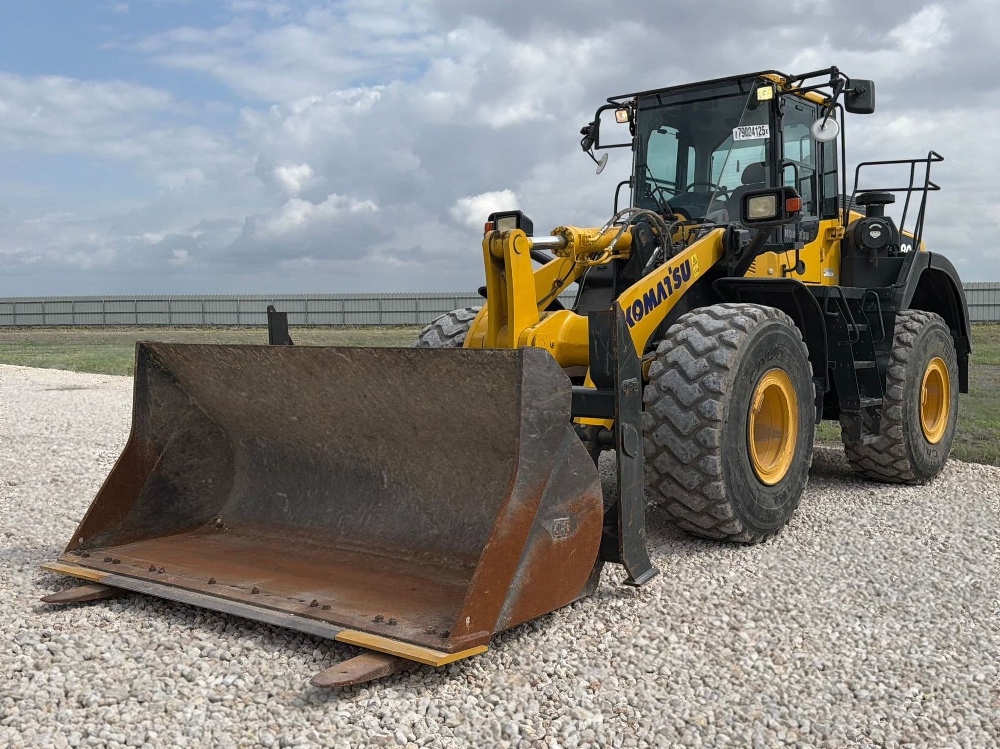 2023 Komatsu WA380-8 wheel loader - Side view
